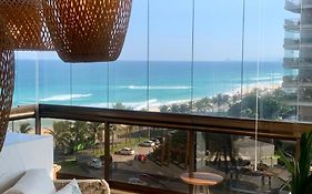 Lindo Apto No Melhor Lugar Da Barra Da Tijuca! Com Uma Vista De Tirar O Folego, Frente Para O Mar! Totalmente Equipado E Decorado Ao Lado Dos Melhores Hoteis E Quiosques Da Barra! Portaria 24H, Piscina, Sauna, Jacuzzi, Academia, Garagem, Wi-Fi, Lavan